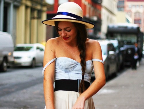 Sexy HaT look for MOdates.gr