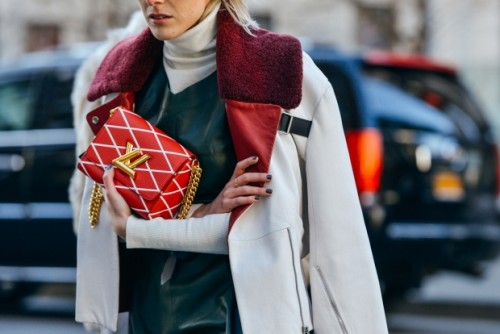 brights LV by modates.gr