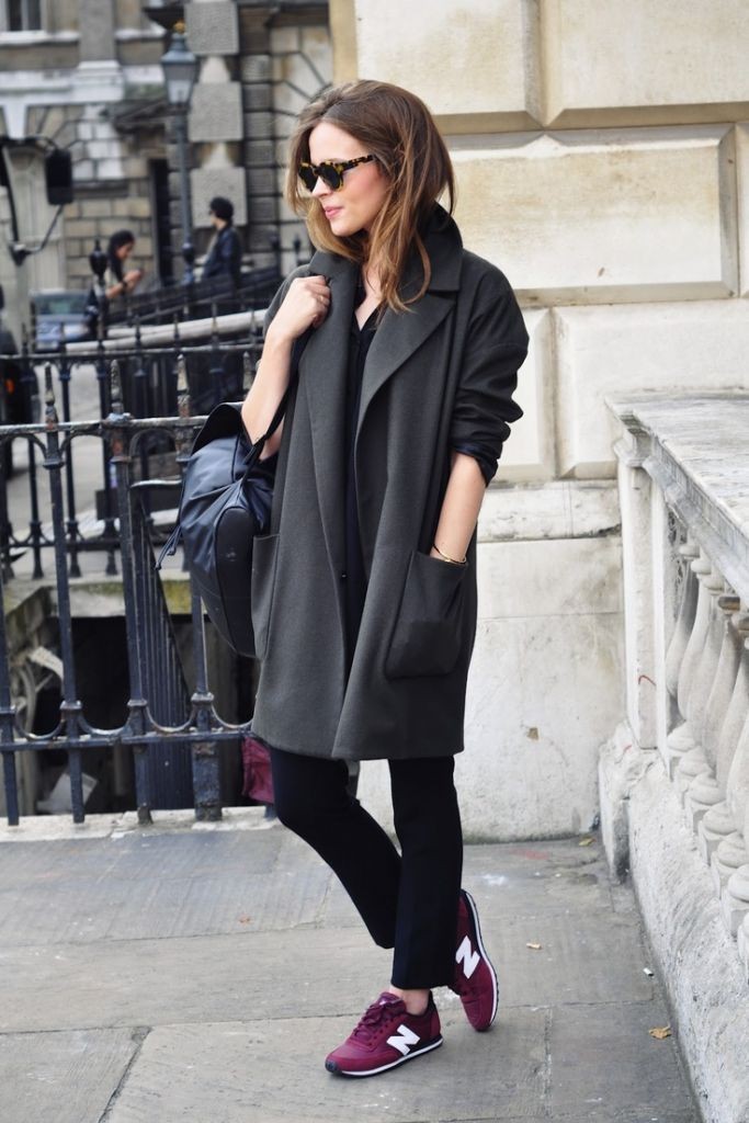 Day look by modates.gr coat & sneakers